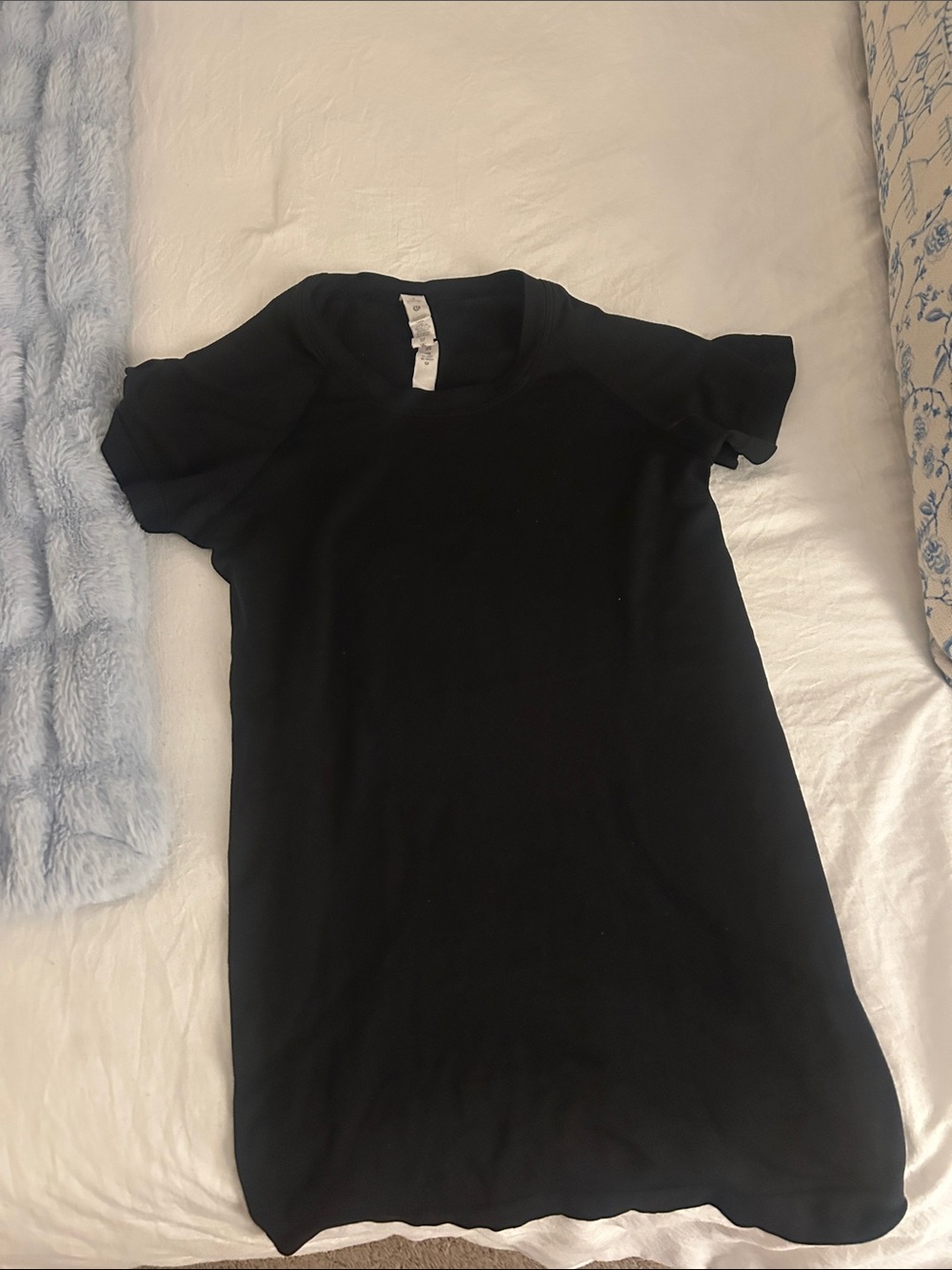 lululemon  Black Short-Sleeve Tee